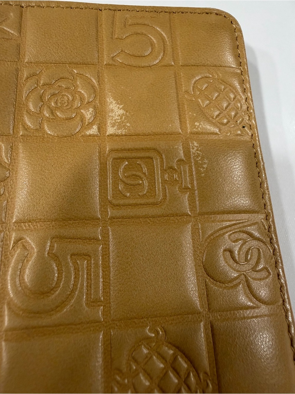 ✨ Authentic Chanel Icon Lucky Symbols Bi-Fold long wallet ✨ w/Entrupy COA - Picture 2 of 13